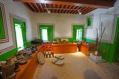 リジャール・アルマー村の博物館に並ぶ昔のアナログな道具