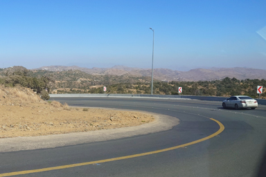 アブハーのサウジアラビアで一番高いのは山ではなく丘という風景