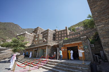 リジャール・アルマー村の入り口にはお土産屋