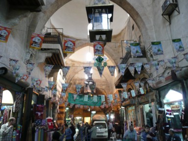 アレッポの知らない言葉の騒がしさが心地よいスークの風景