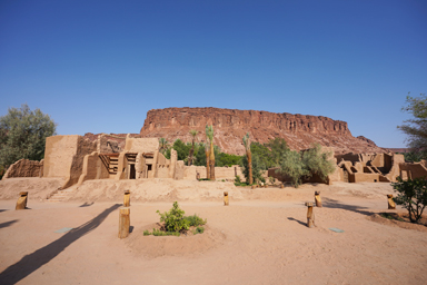 古びた建物が残るオアシストレイル