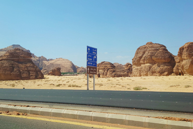 アルウラの郊外を移動中にも魅力が止まらないアルウラの景色