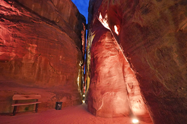 帰り道は来た時よりさらに狭く感じさせる風景