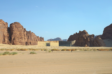 遠くら見ても大自然の中で異様な雰囲気を持つマラヤ