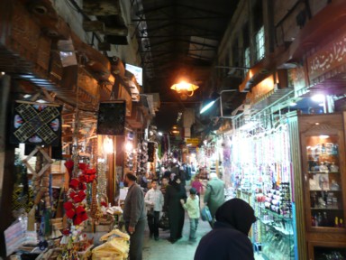 オールド・ダマスカスの永遠と続くスークに熱気