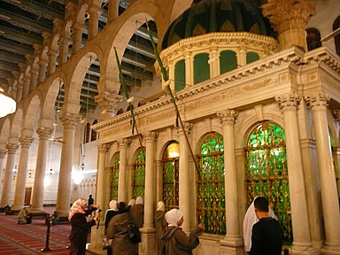 モスク内に置かれた洗礼者ヨハネの棺