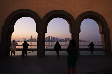 イスラム芸術博物館から眺める幻想的なスカイラインの夕暮れ