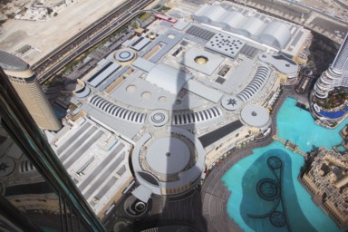 828メートルの影が伸びる風景