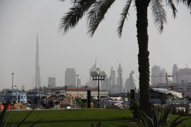 町が見えた瞬間の高揚感を感じる景色