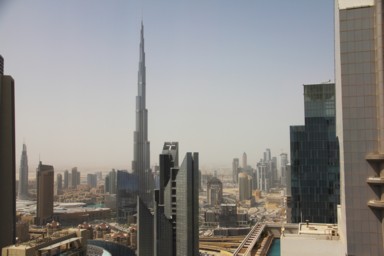 高いビルからブルジュ・ハリファを望む景色