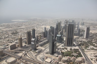 ドバイの街がテーマパーク化していく風景