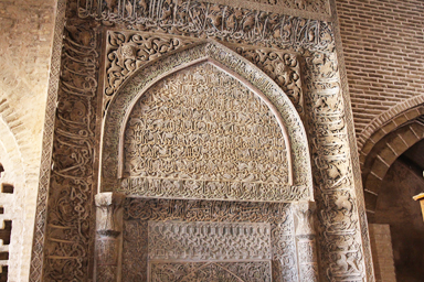 マスジェデ・ジャーメのいろなない場所でさえ細かな模様が彫られた壁