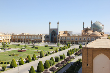 アリ・カプ宮殿から眺める巨大な四角になったイマーム広場