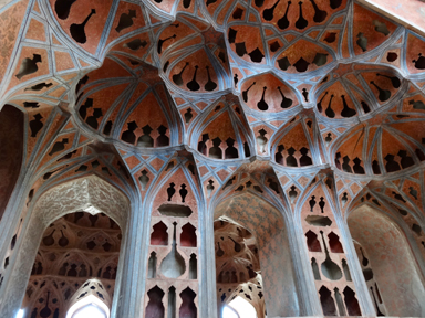 アリ・カプ宮殿の柱の模様を抜き取った珍しい造り