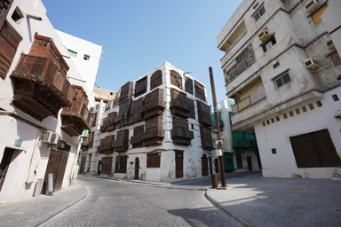 ジェッダのアル・バラド旧市街のロンシャンという茶色い出窓の飾りがおしゃれな家