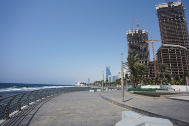 海岸沿いのウォーターフロント公園のきれいに整備された様子