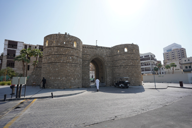 ジェッダのアル・バラド旧市街の街歩きスタート地点となるジャディード門