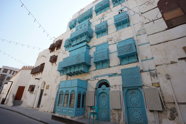 ジェッダのアル・バラド旧市街の美しい水色の出窓の家