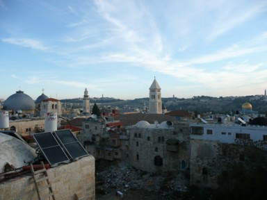 三宗教の聖地が一望できる象徴的な景色