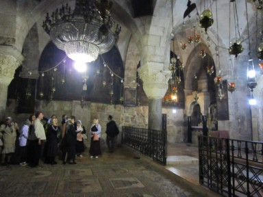 聖墳墓教会の内部のたくさんの聖なる部屋