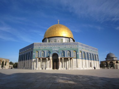 エルサレムの金色のドームを持った聖地