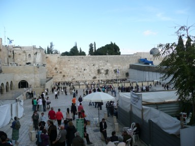 迷路のような旧市街から突然現れる嘆きの壁