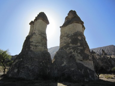 パシャバー地区の風と雨が作り出した奇岩の風景