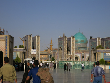 エマーム・レザー廟の豪華な入り口