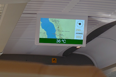 砂漠を時速299キロで走る高速鉄道