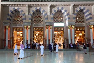 メディナのキラキラ輝く聖地の装飾