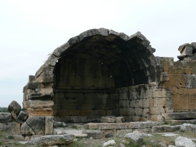 2000年残ったヒエラポリスの完璧な円形の屋根