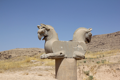 ペルセポリスの顔を二つ持つ像