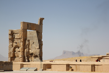 山とペルセポリスが同じ存在に見えてくる風景