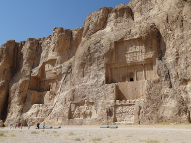 ペルセポリスの近くにあるナクシェ・ロスタムの王の墓