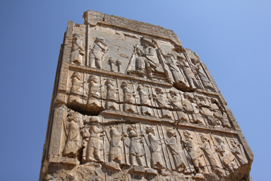 ペルセポリスの壁に残る繊細なレリーフ