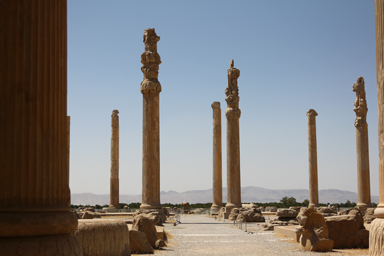 支えるものがなくなったペルセポリスの柱