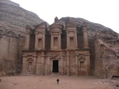 エド・ディルの信じられないほど巨大な修道院跡