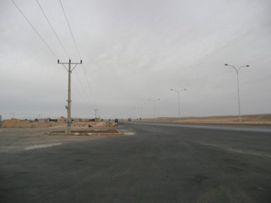 ペトラへ向かう何にもないまっすぐな道