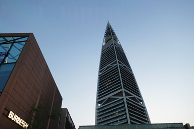 アル・ファイサリア・センターのビルの頂上付近にある巨大な球体