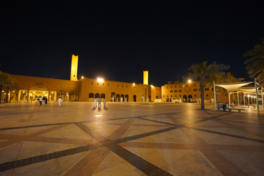 歴史深いアルサファ広場の静かな様子