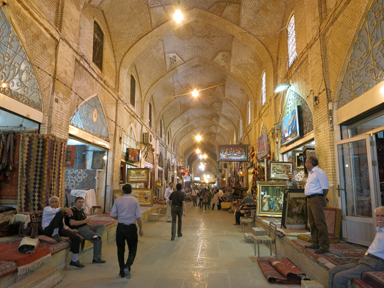雰囲気の良いバキール・バザールの風景