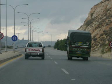 ヨルダンで日本車がたくさん走る街の風景