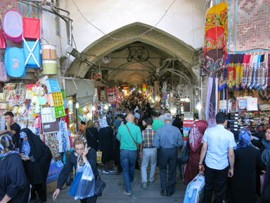 グランド・バザールの人があふれる様子