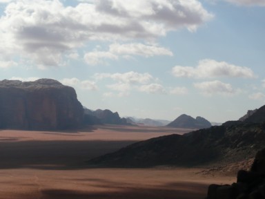 遠くまで目を凝らしても絶景のワディラム