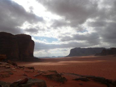 ダイナミックな景色とダイナミックな空のワディラムの景色
