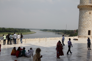 タージマハルの裏のヤムナー河の景色