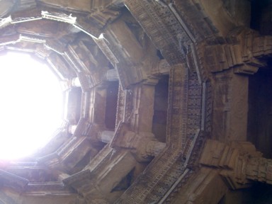 アフマダーバード旧市街の伝統的な街並み。