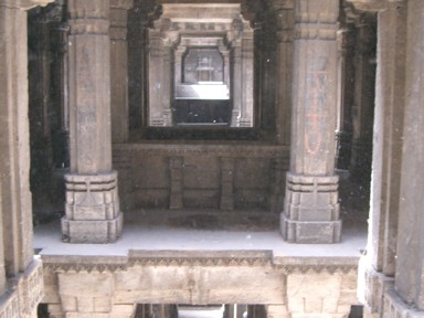 地下に広がるホコリの銀河と鼻の戦い。