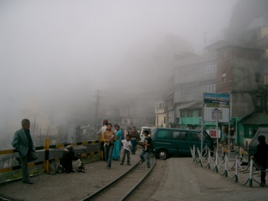 ダージリンの雲が霧のようにかかる様子