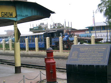 SLが止まっているダージリンの隣の駅のグム駅の様子